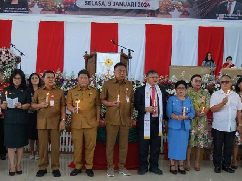 Dampingi Gubernur Sulut, Penjabat Bupati Minahasa Hadiri Ibadah Natal dan Tahun Baru KKPGA GMIM Rayon Minahasa