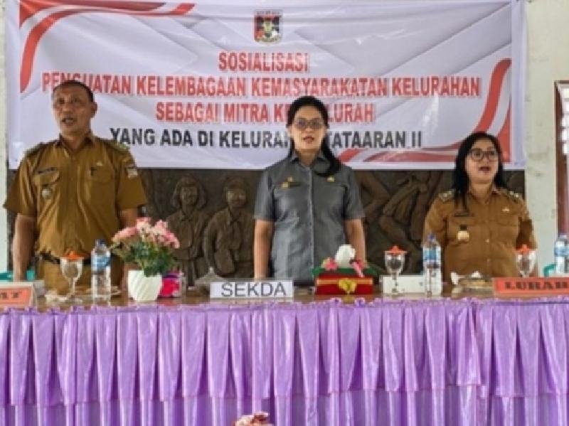 Sekda Minahasa, Lynda Watania Buka Sosialisasi Penguatan Kelembagaan Di Tataaran II