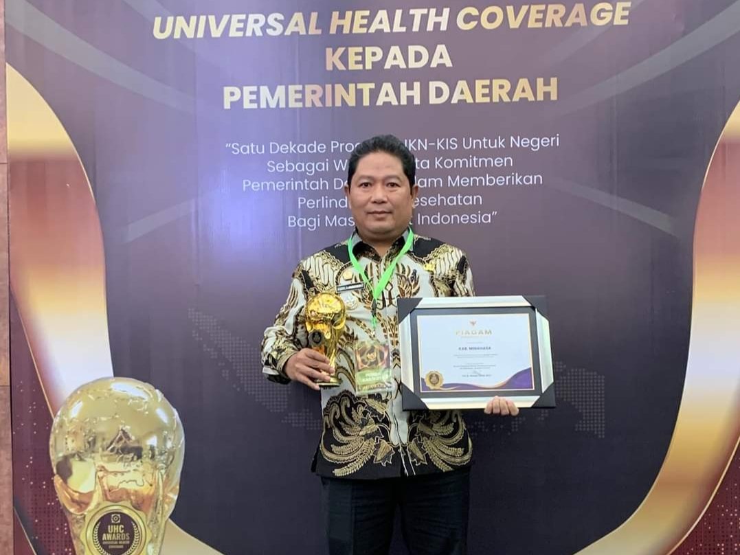 Wujud Nyata Perlindungan Kesehatan, Pemkab Minahasa Terima Penghargaan UHC