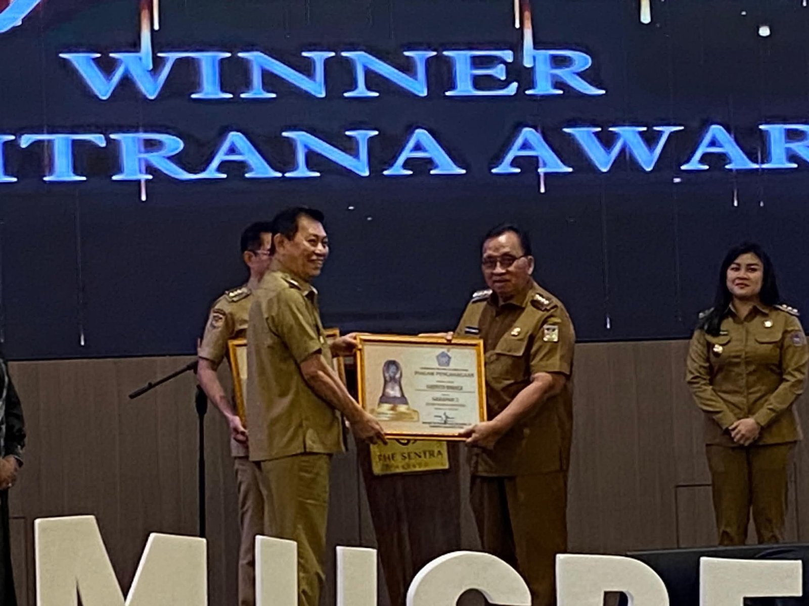 Hadiri Musrenbang RPJMD 2025–2029, Bupati Minahasa Robby Dondokambey Terima Penghargaan Paritrana Award