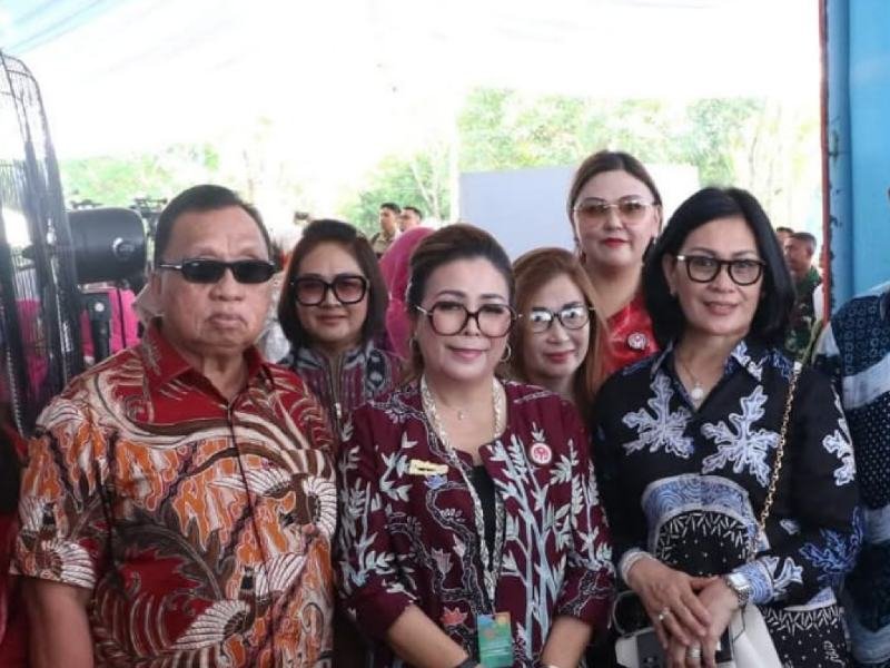 Bupati Robby Dondokambey dan Ketua TP-PKK Hadiri Syukuran HUT ke-45 Dekranas di Balikpapan