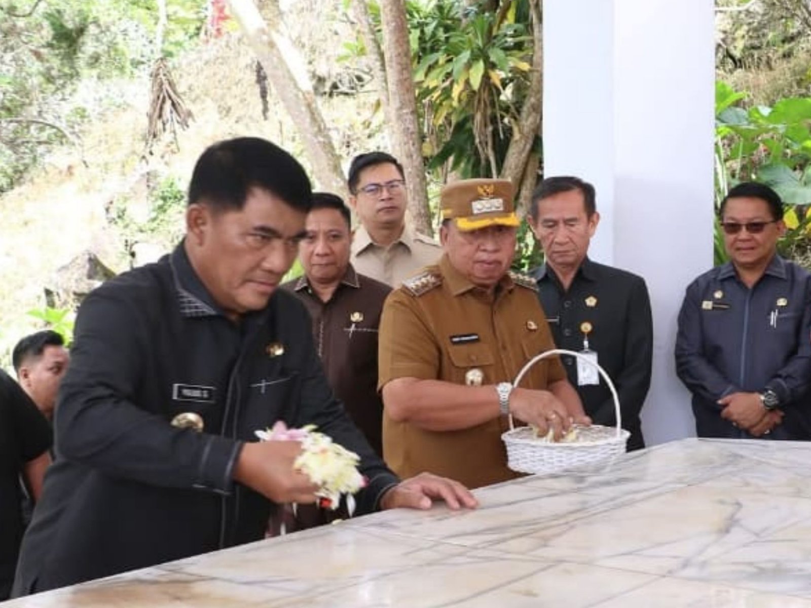 Dampingi Gubernur Sulut, Bupati Minahasa Ikuti Ziarah di Makam Pahlawan Nasional Dr. G.S.S.J. Ratulangie